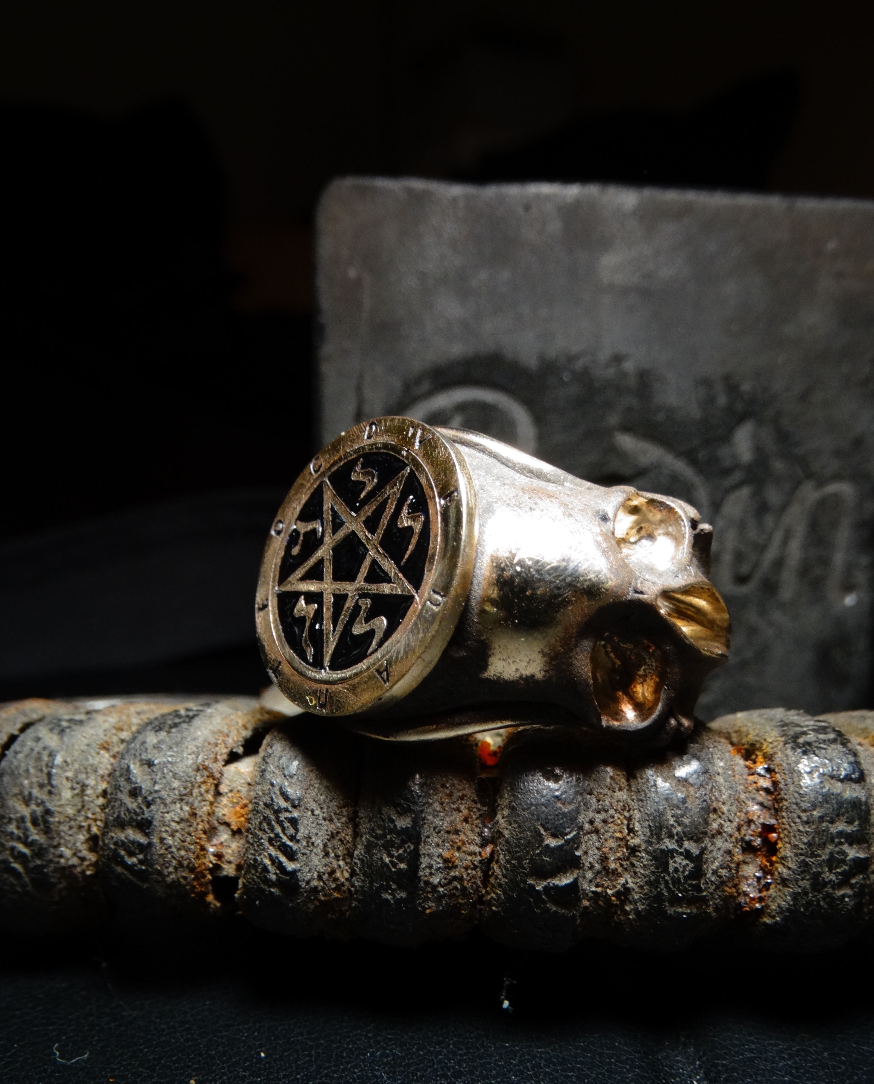 Bronze ring pentagram